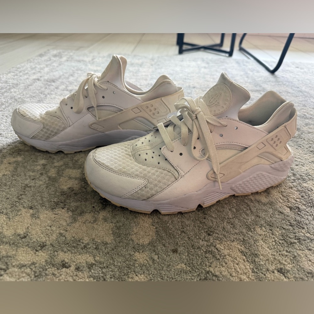 Nike White Huarache Men’s 12